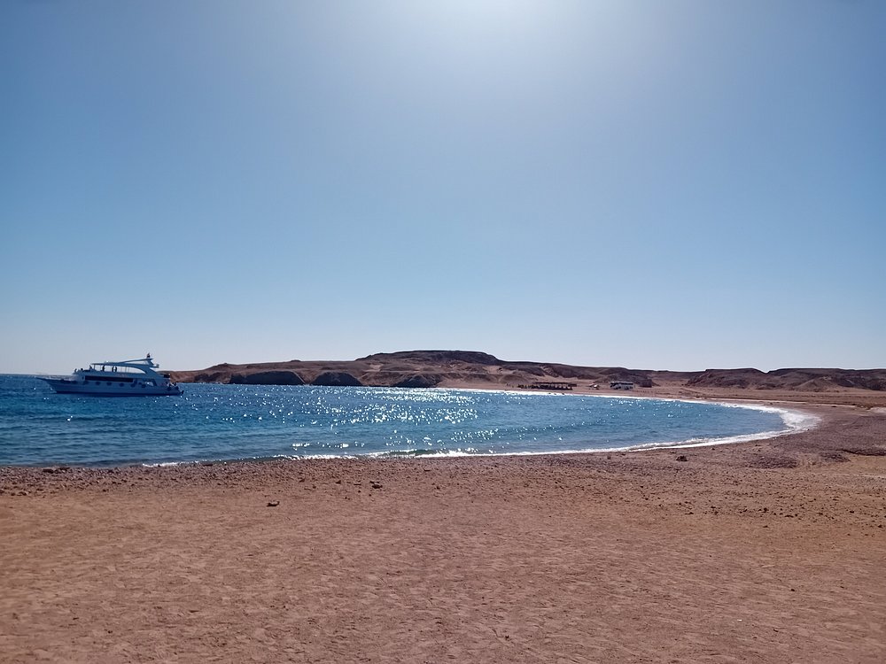 🏜️ Tour Title: VIP Private Land Expedition: Ras Mohamed National Park & The Magic Lake